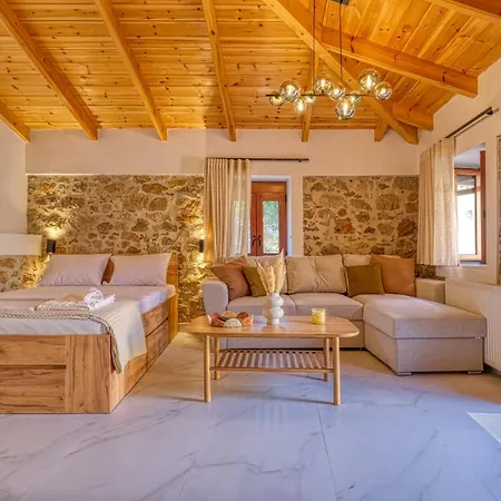 Thymele Stone House Habitación en casa particular