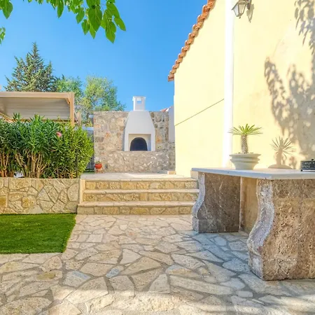 Thymele Stone House * Ligourio